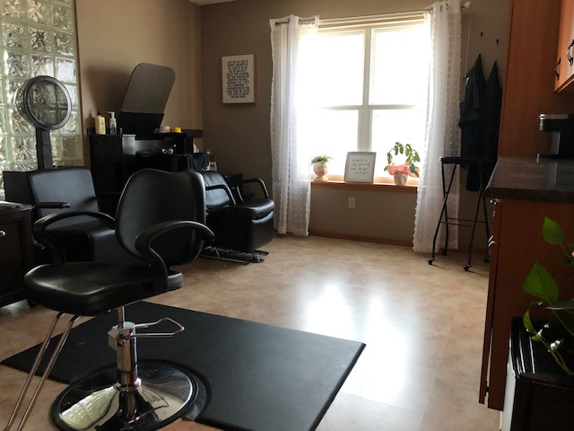 Unique Suites Salon in Hartland, WI